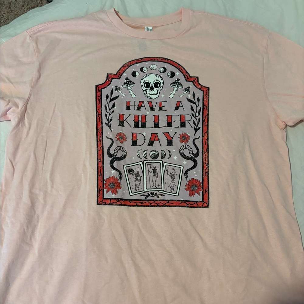 Light pink short sleeve shirt with letting on front